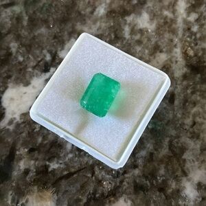 •CERTIFIED• natural emerald cut emerald
